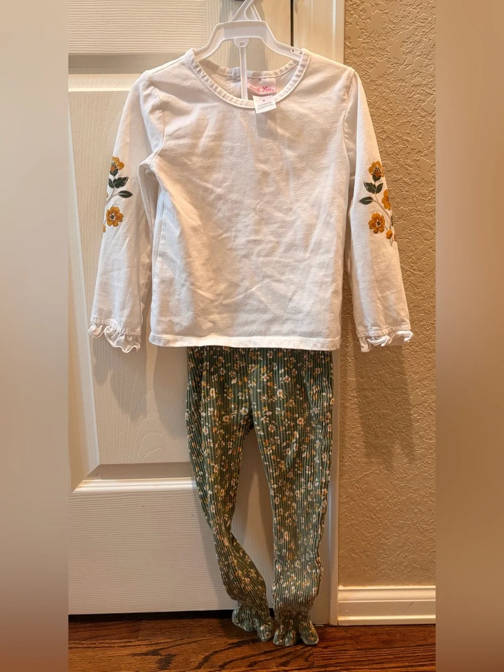 Little Lass 3 piece Golden Fuzzy Zip-Up Vest and matching outfit - Picture 3 of 6